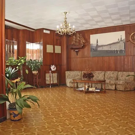 La Marina Hotel Cee